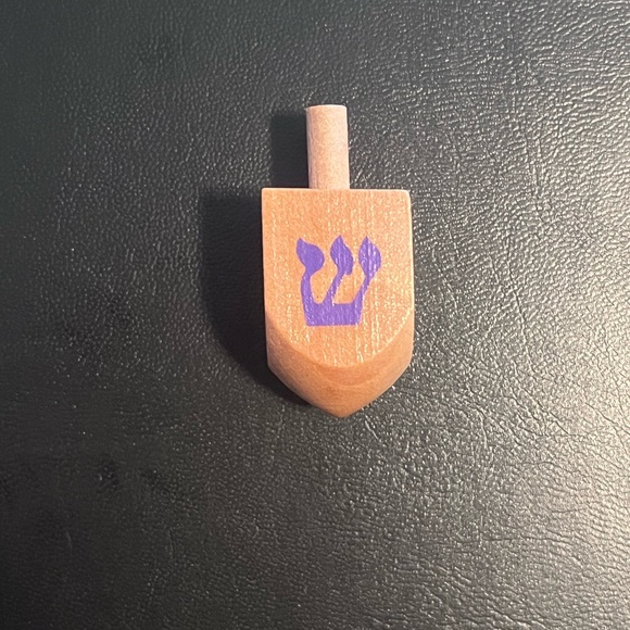 WOODEN 1” SMALL DREIDEL FOR KIDS MULTI COLORED LETTERS - Picture 6 of 7